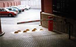 AUTO BARRIER
